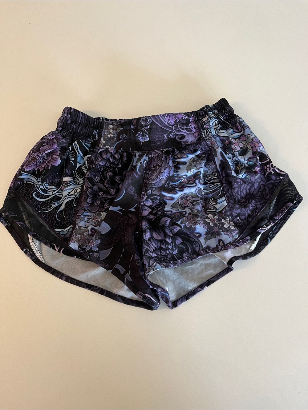 Lululemon Memoir Purple Multi Hotty Hot 2.5” Low Rise Shorts